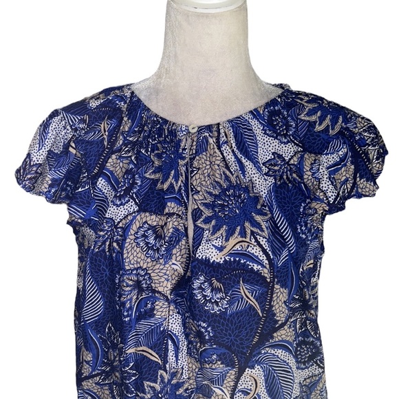Velvet by Graham & Spencer Yuelle Blue Floral Flutter Sleeve Keyhole Top - M - Picture 4 of 13